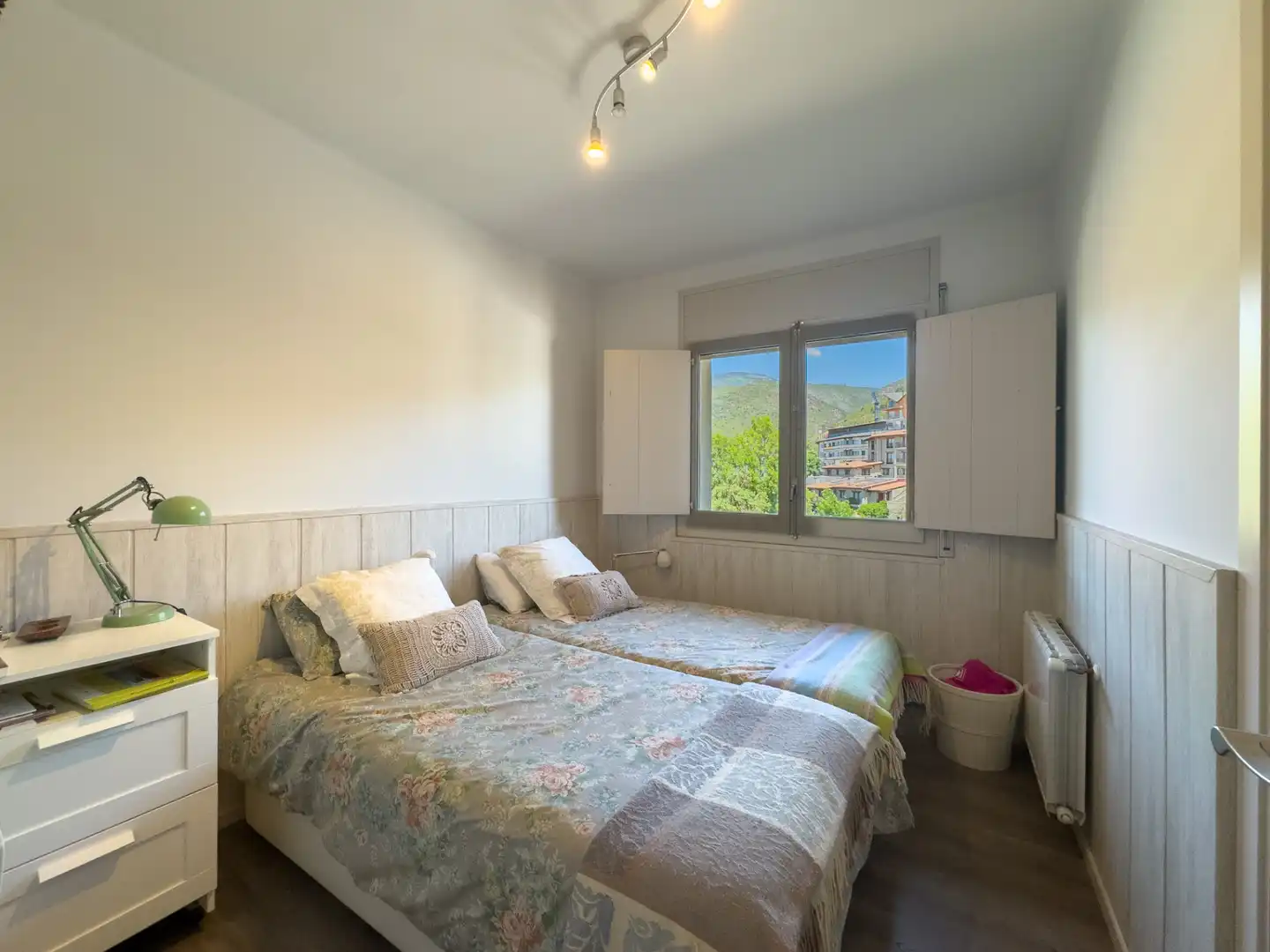Schlafzimmer von Erdgeschoss zum Verkauf in Bellver de Cerdanya mit Heizung, Parkett und Balkon