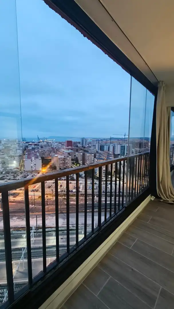 Vista exterior de Pis en venda en Alicante / Alacant amb Aire condicionat, Calefacció i Moblat