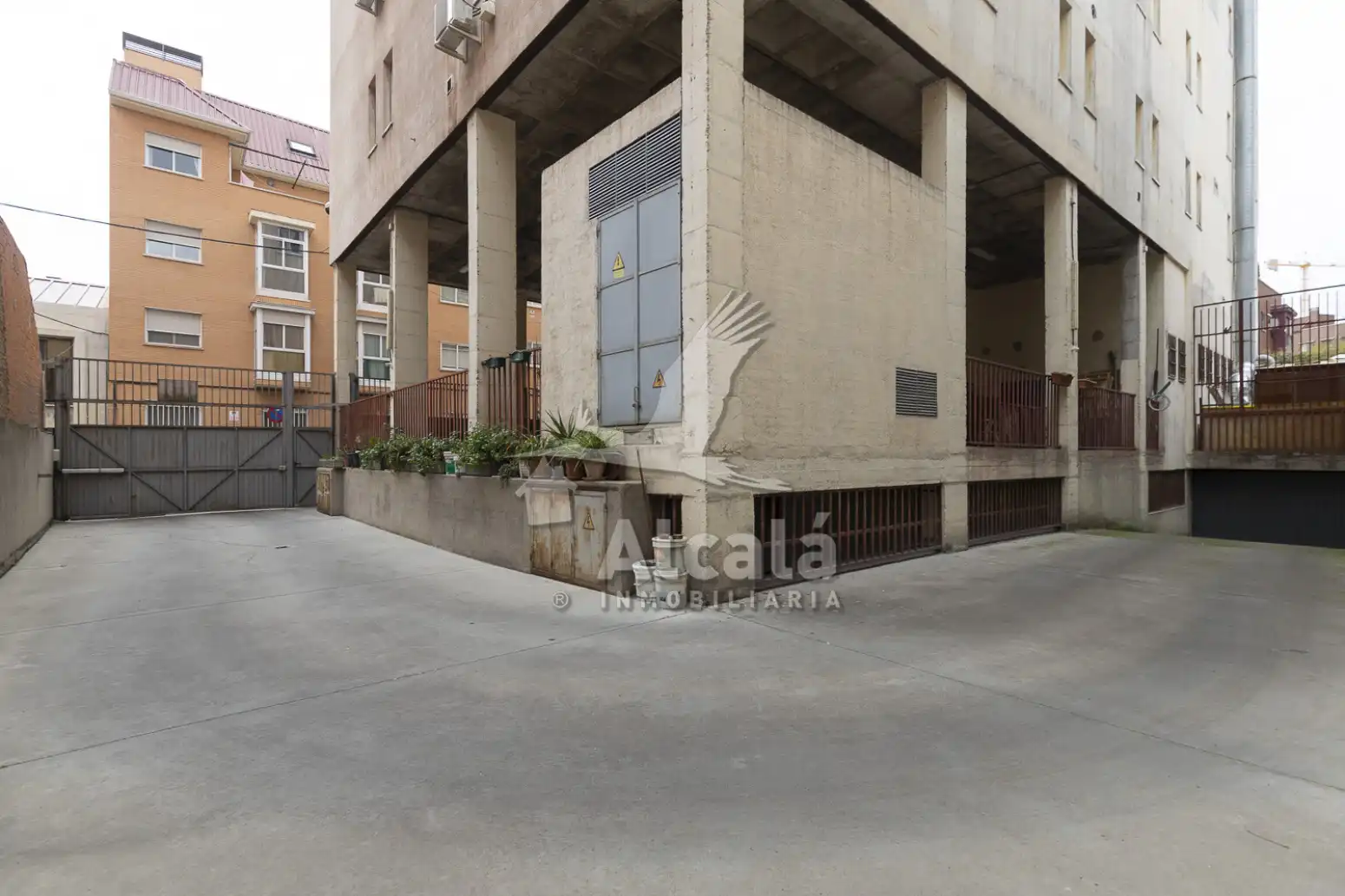 Vista exterior de Garatge en venda en Madrid