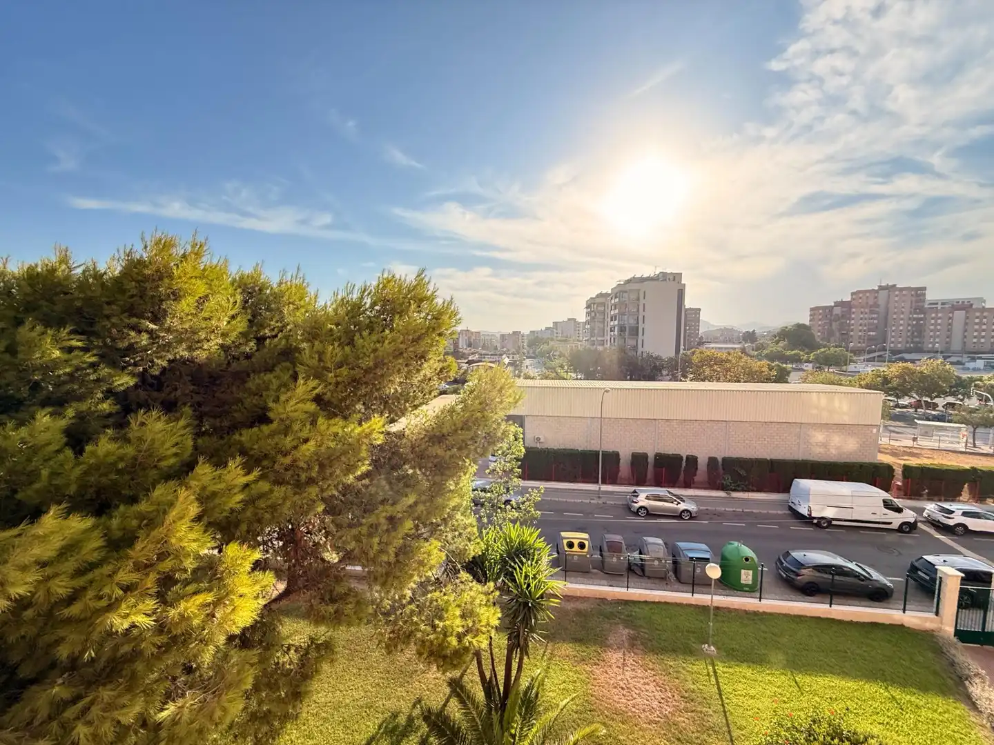 Vista exterior de Pis en venda en Alicante / Alacant amb Aire condicionat, Calefacció i Jardí privat