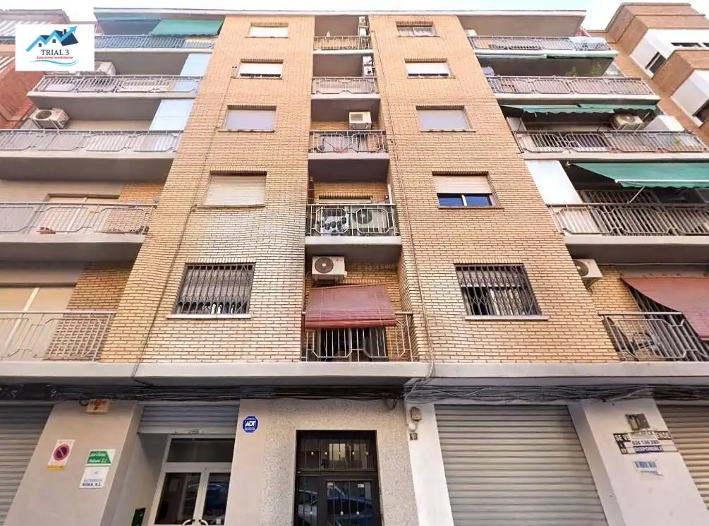 Flat with lift for sale in Calle POETA SERRANO CLAVERO
