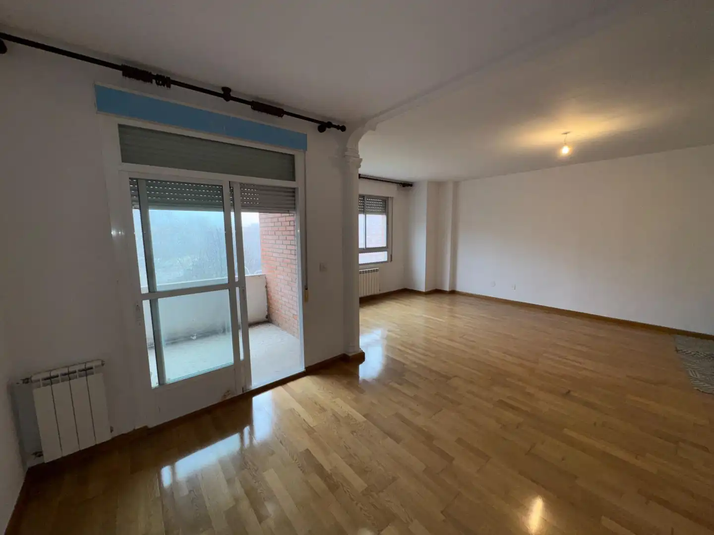 Vista exterior de Piso en venta en Ponferrada con Calefacción, Parquet y Terraza