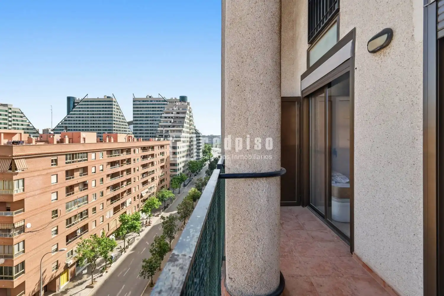 Vista exterior de Pis en venda en Valencia amb Aire condicionat, Terrassa i Moblat