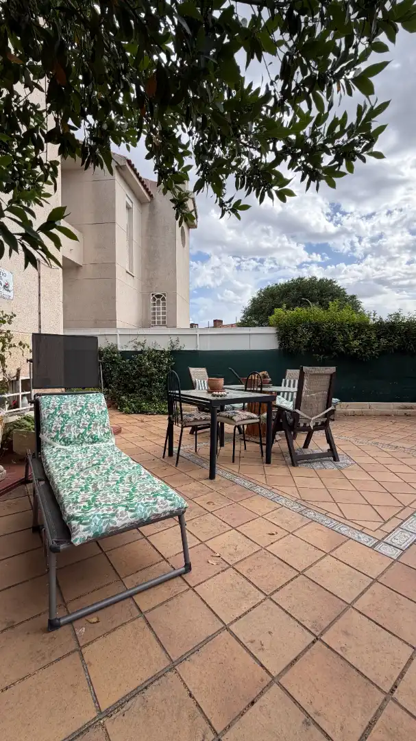 Terrassa de Casa adosada en venda en Torres de la Alameda amb Aire condicionat, Calefacció i Jardí privat