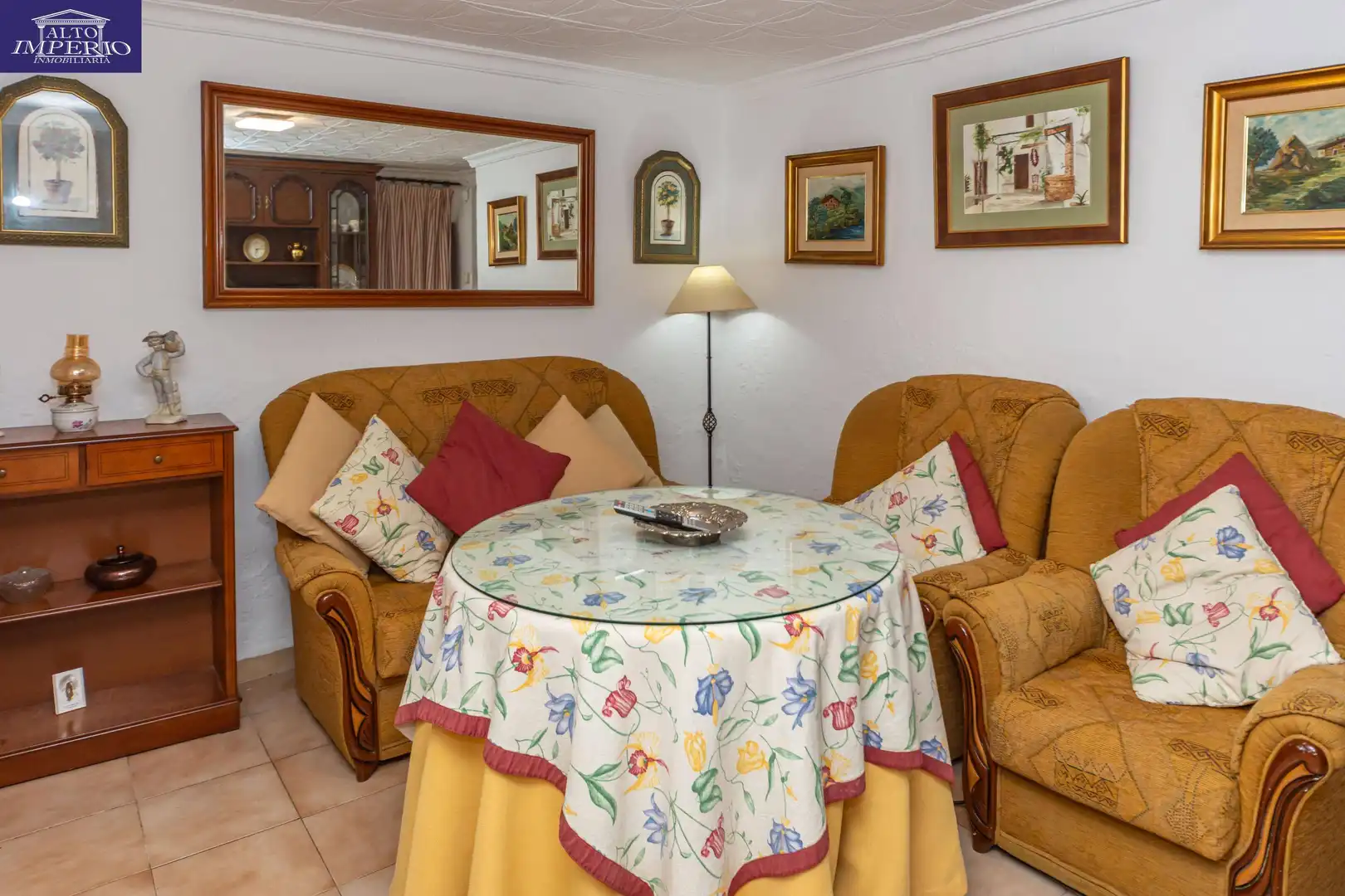 Wohnzimmer von Einfamilien-Reihenhaus zum Verkauf in La Peza mit Balkon