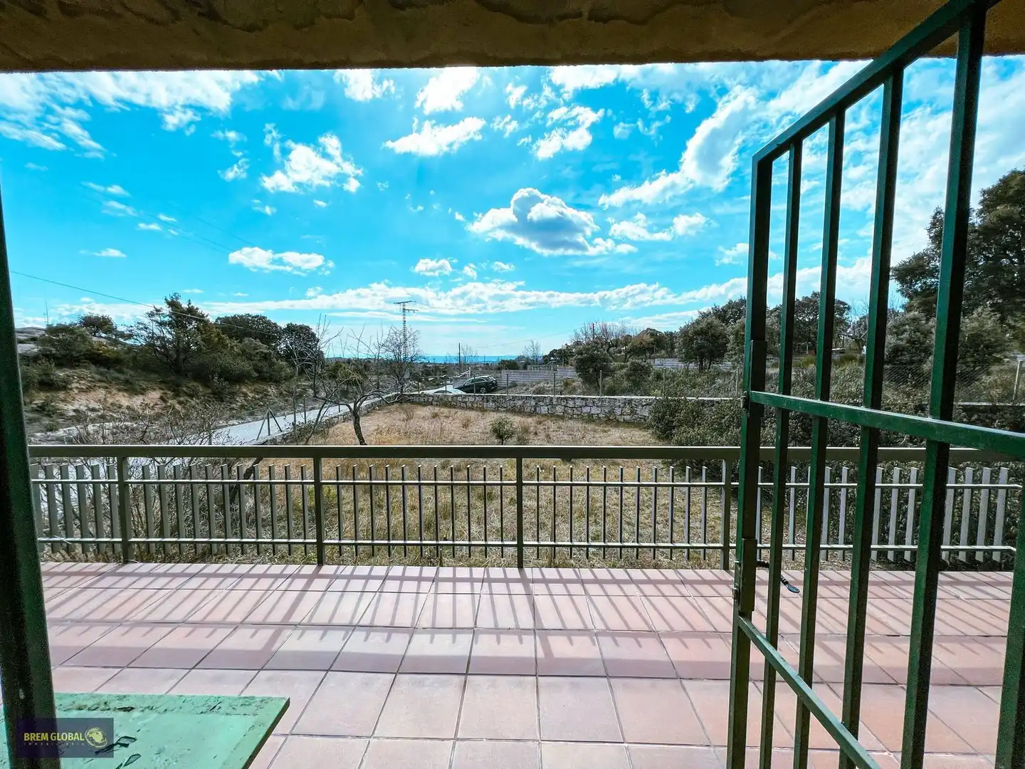Vista exterior de Casa o xalet en venda en La Cabrera amb Jardí privat, Terrassa i Traster
