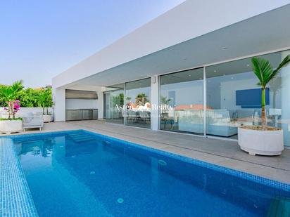 Piscina de Casa o xalet en venda en Adeje amb Aire condicionat, Terrassa i Piscina