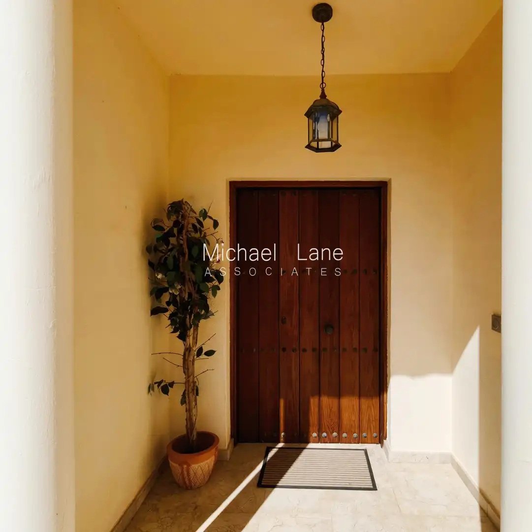 Erdgeschoss zum Verkauf in Sotogrande mit Klimaanlage, Privatgarten und Terrasse