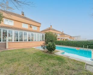 Piscina de Casa o xalet en venda en Arroyomolinos (Madrid) amb Aire condicionat, Calefacció i Jardí privat