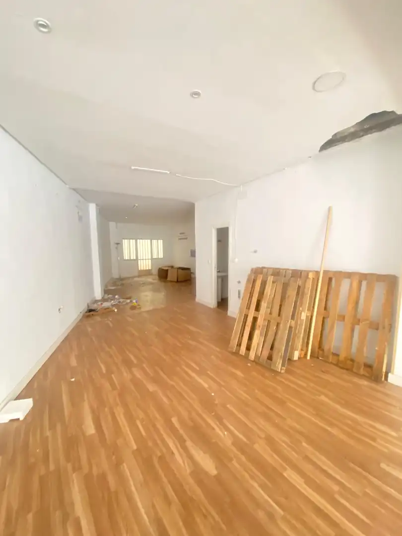 Local comercial de lloguer a Calle de Calatrava
