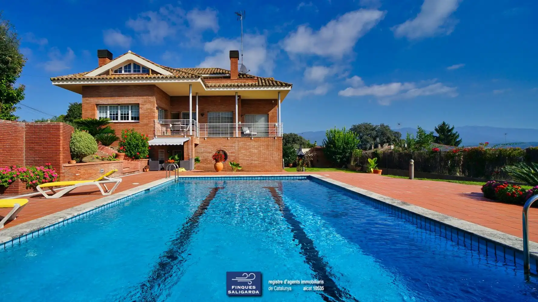 Piscina de Casa o chalet en venta en Canovelles con Aire acondicionado, Calefacción y Terraza