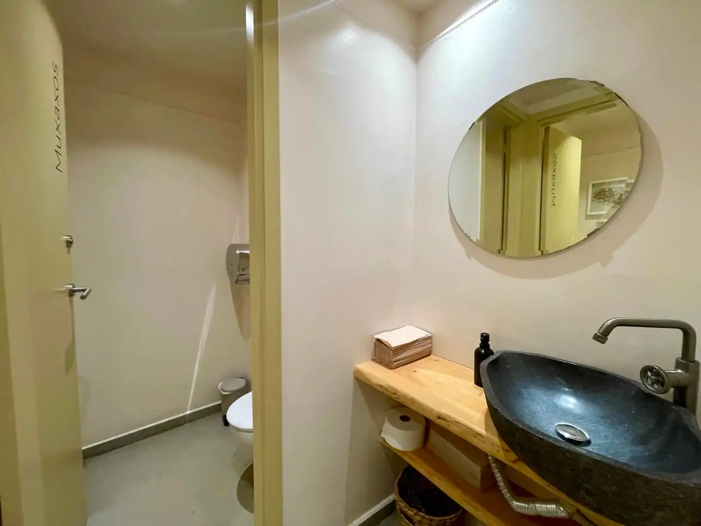 Commercial properties for transfer in Avinyo, Barri Gòtic