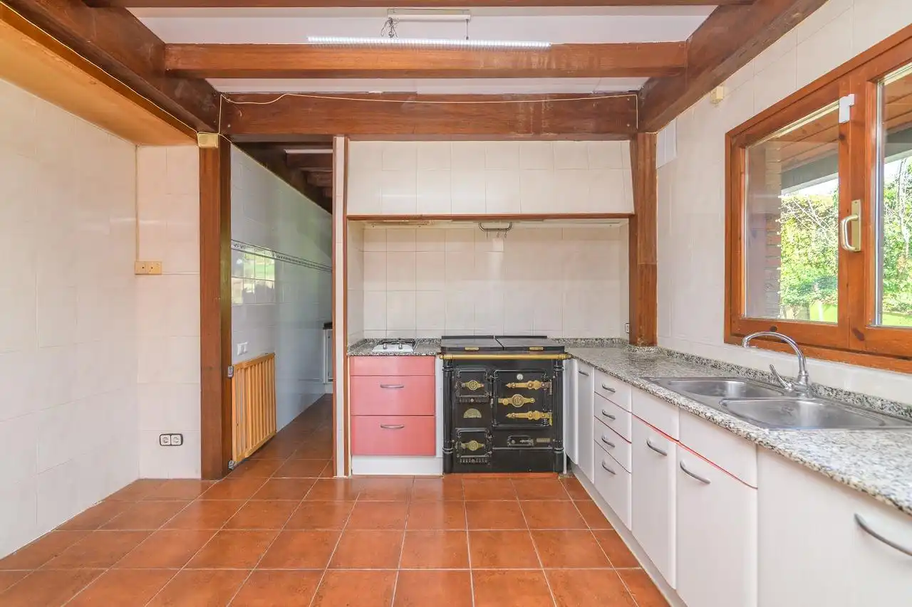 Cuina de Casa o xalet en venda en Lliçà d'Amunt amb Aire condicionat, Terrassa i Traster