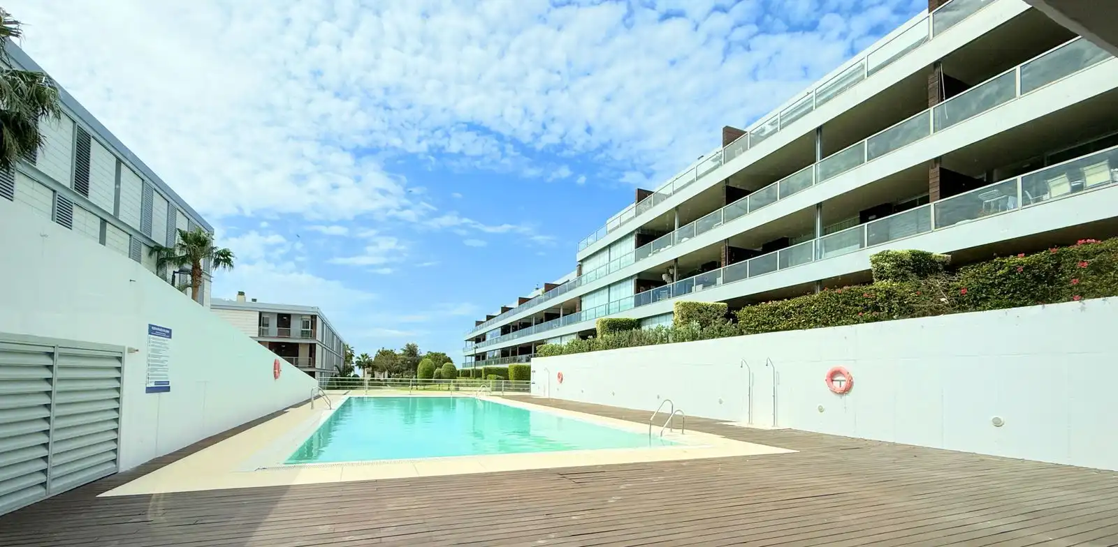 Piscina de Ático en venta en Manilva con Aire acondicionado, Terraza y TV