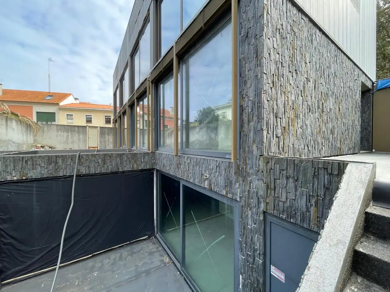 Vista exterior de Casa o xalet en venda en A Coruña Capital  amb Calefacció, Jardí privat i Terrassa