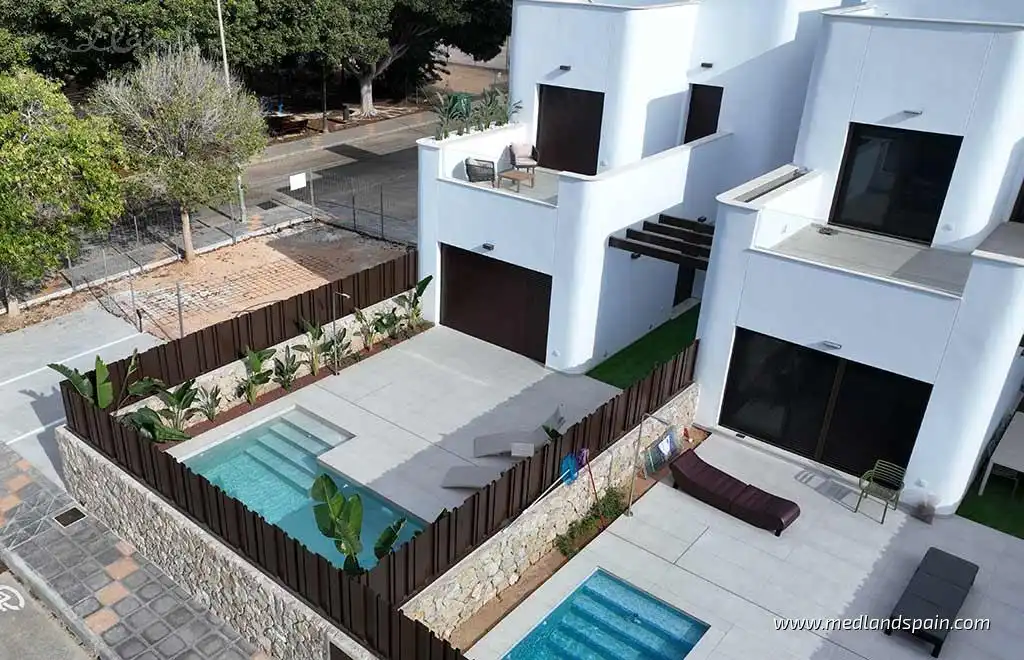 Vista exterior de Casa o xalet en venda en Pilar de la Horadada amb Jardí privat, Terrassa i Piscina
