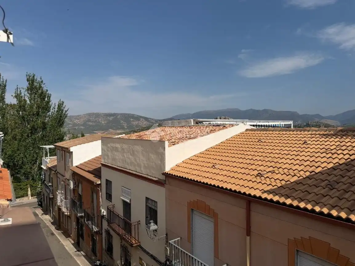 Vista exterior de Casa adosada en venda en Jaén amb Aire condicionat, Terrassa i Moblat