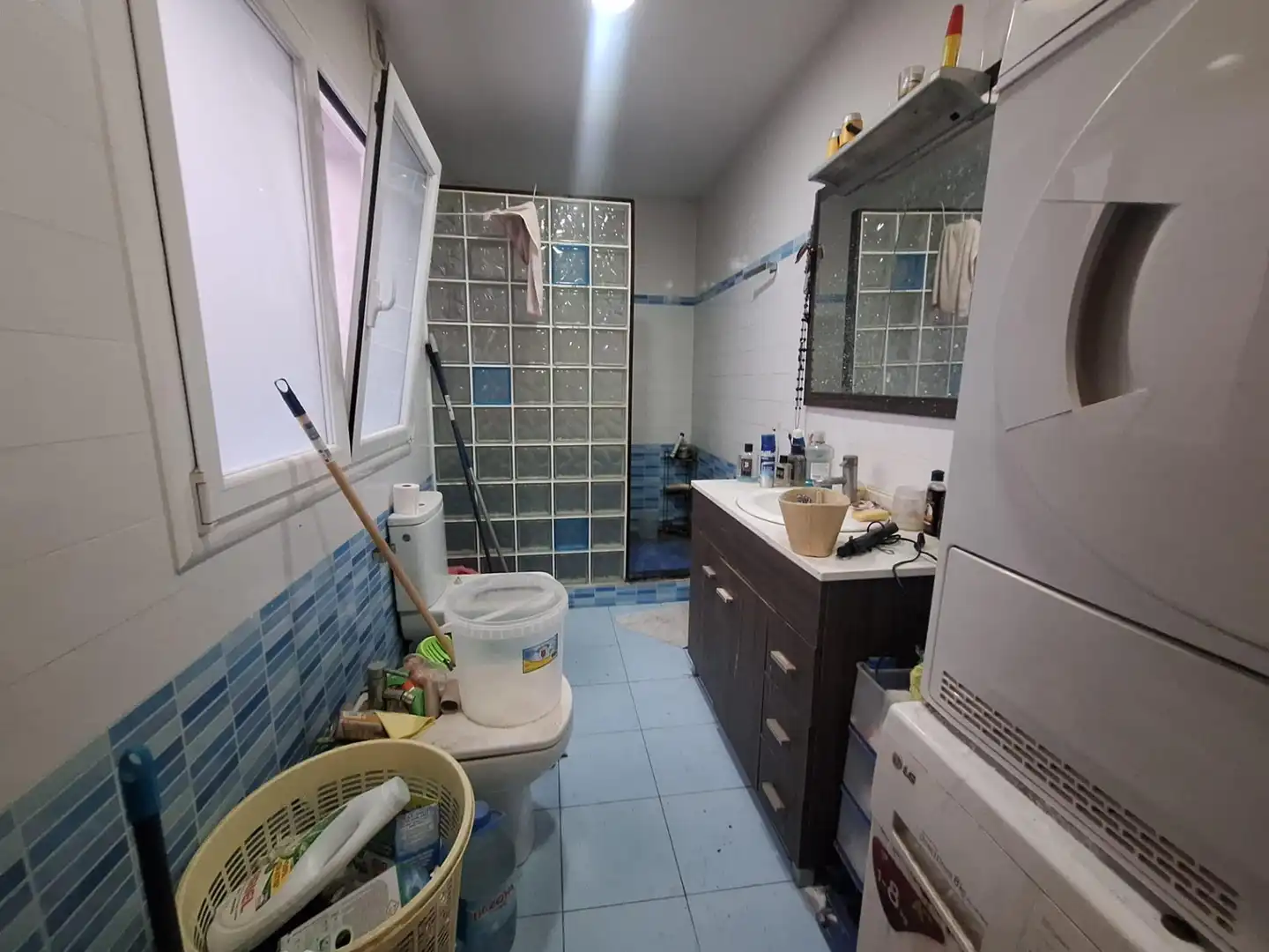 Bathroom of Flat for sale in Sabadell  with Balcony
