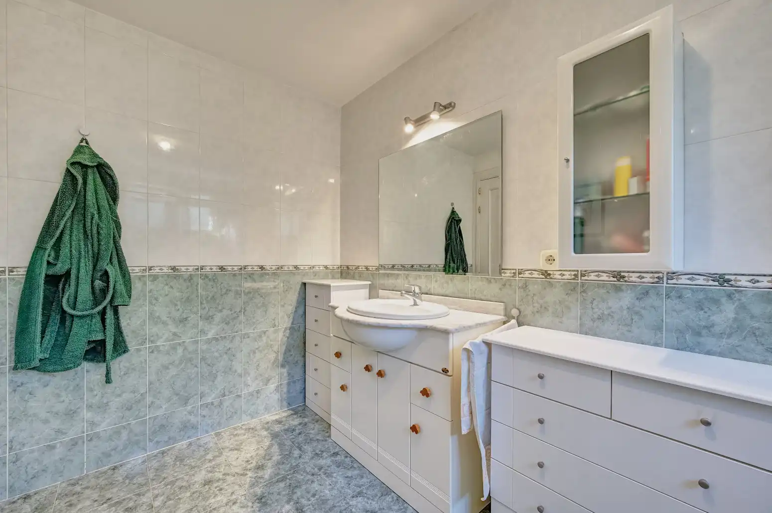 Bathroom of Houses for sale in Cizur  with Heating, Private garden and Parquet flooring