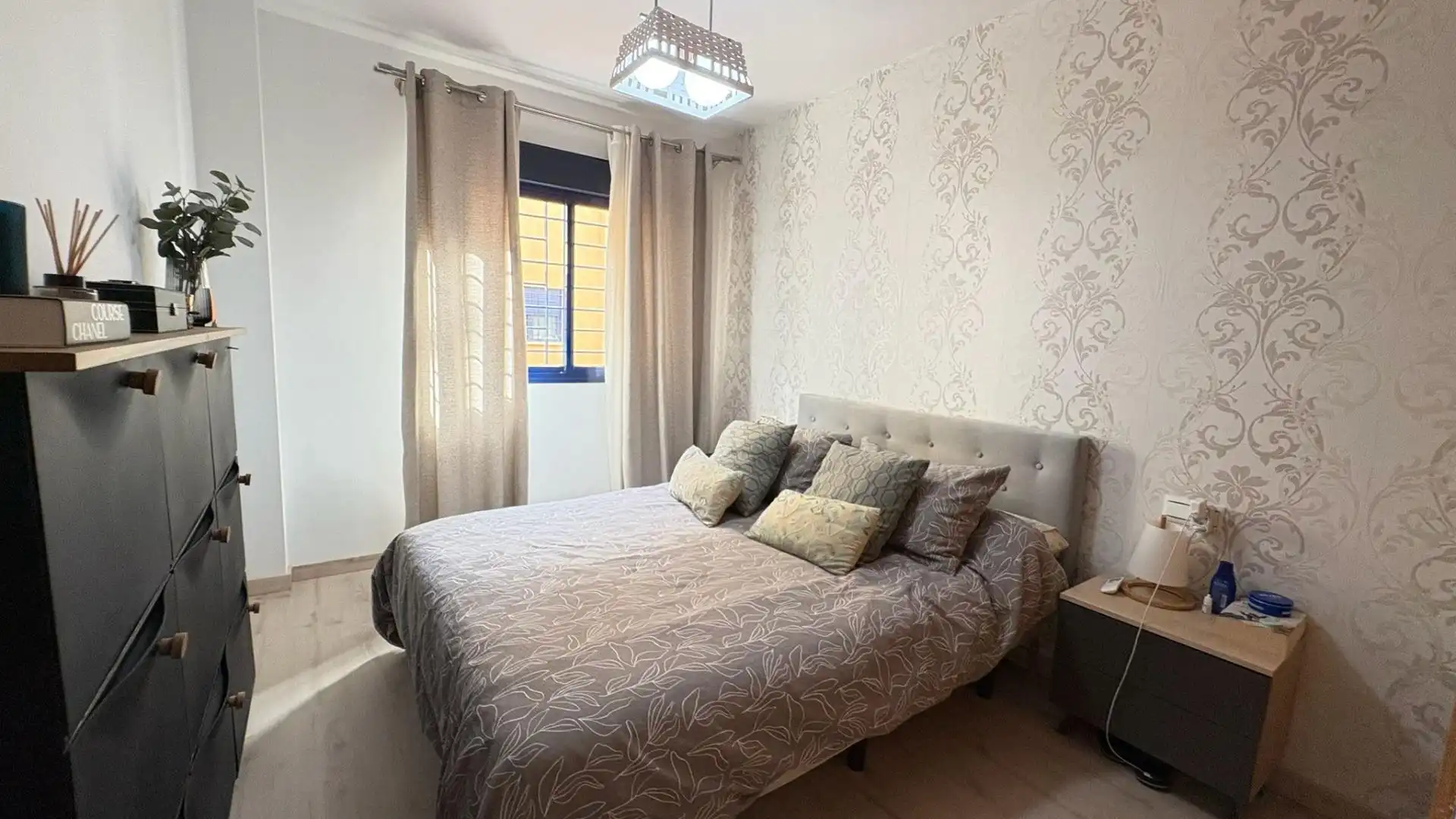 Habitación de Piso en venta en Torremolinos con Aire acondicionado, Balcón y Piscina comunitaria