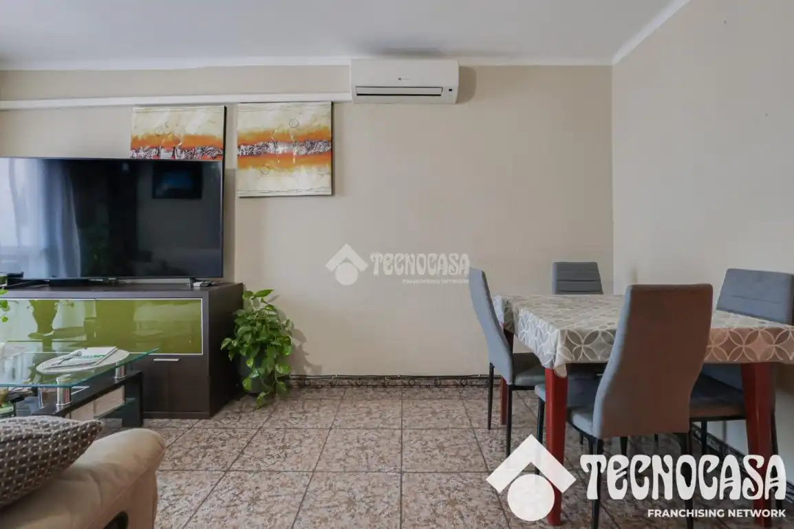 Living room of Flat for sale in Santa Coloma de Gramenet  with Air Conditioner, Heating and Balcony