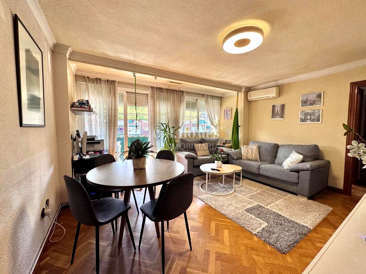 Living room of Flat for sale in Getafe  with Air Conditioner, Heating and Parquet flooring