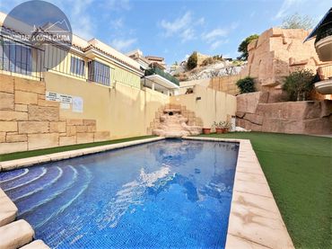 Apartament amb balcó en venda a Calle Urb Geranios 2