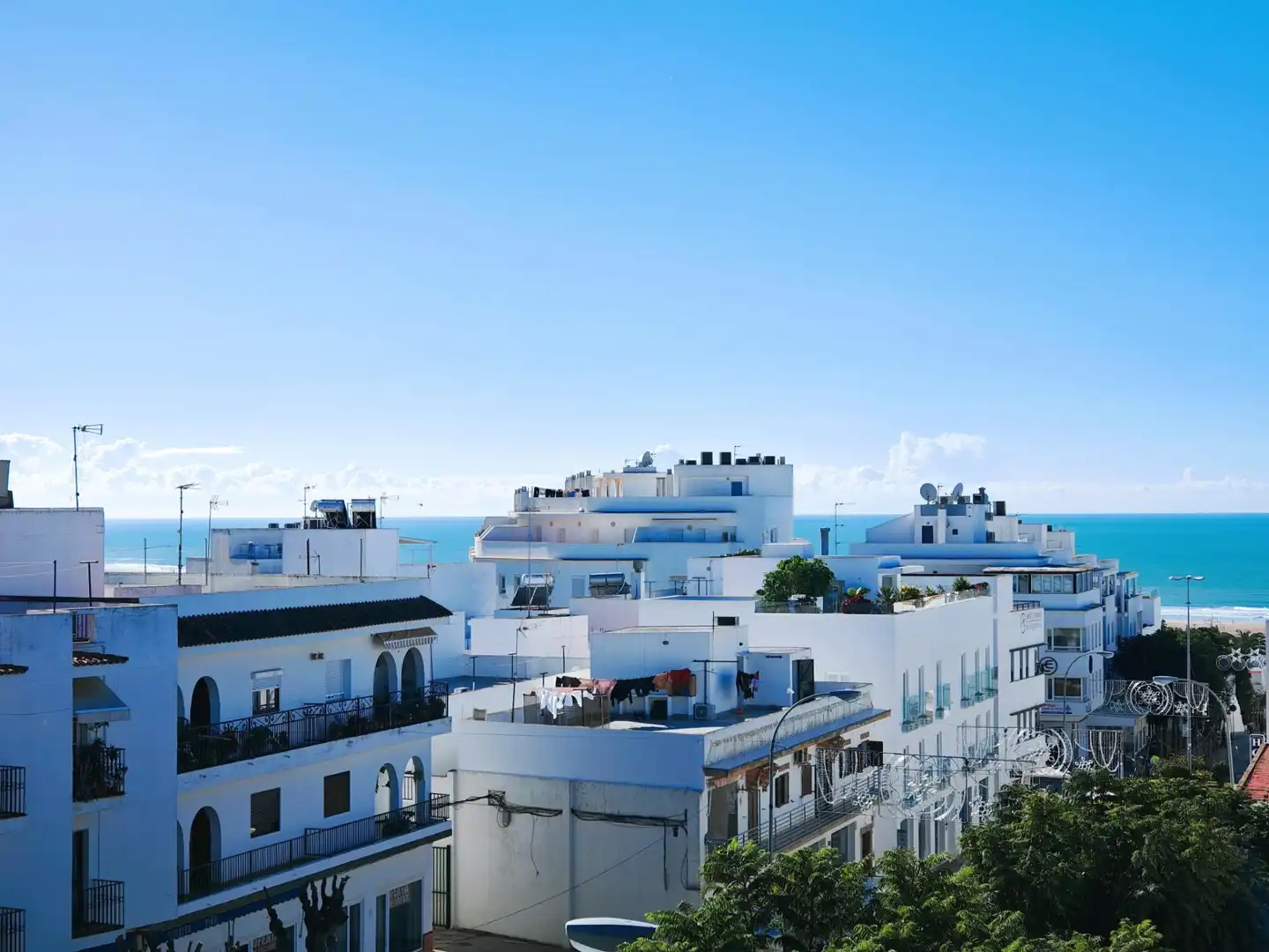 Vista exterior de Pis en venda en Conil de la Frontera amb Terrassa, Moblat i Balcó