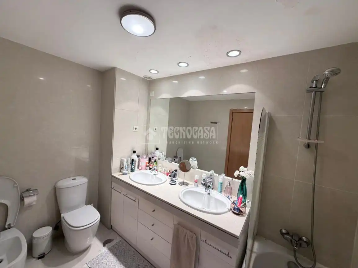 Baño de Piso en venta en Madrid con Aire acondicionado, Calefacción y Trastero