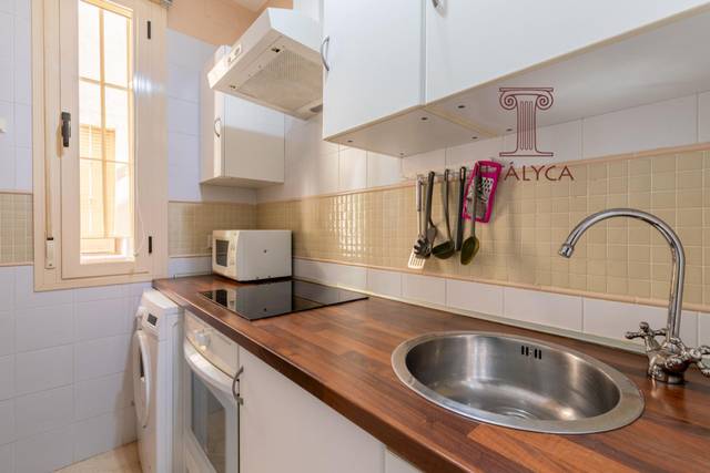 Piso en Venta en Calle DIVINA PASTORA, 49 en Feria