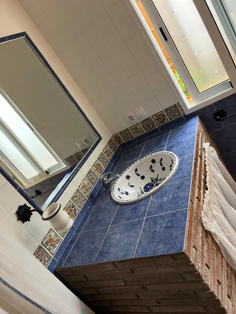 Badezimmer von Country house zur Miete in Riogordo mit Privatgarten, Schwimmbad und Möbliert