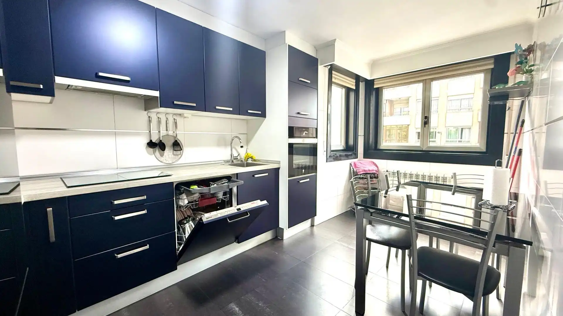 Cocina de Piso de alquiler en Ourense Capital  con Calefacción y Trastero