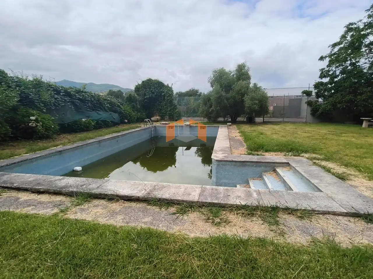 Piscina de Casa o chalet en venta en Vigo  con Calefacción, Jardín privado y Parquet