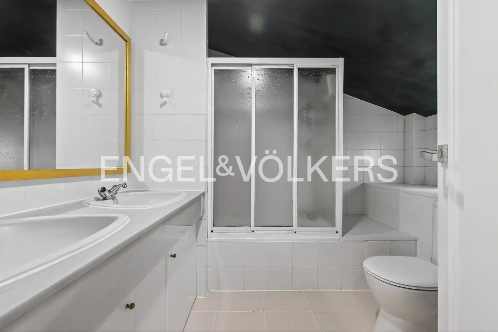 Bathroom of Houses for sale in Tomares  with Air Conditioner, Heating and Private garden