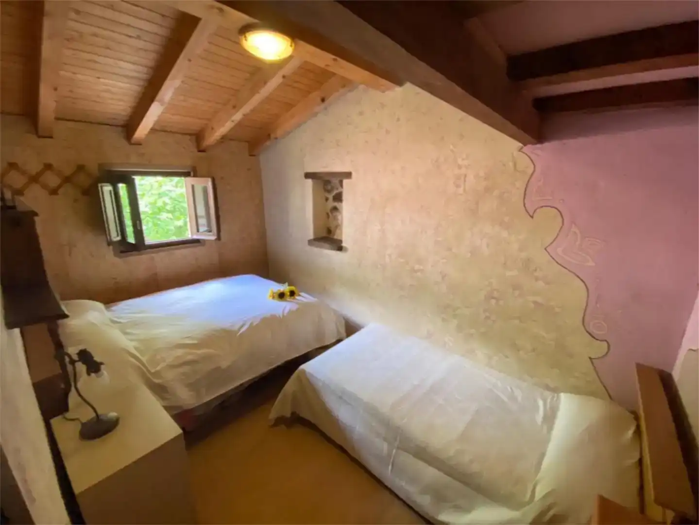 Dormitori de Finca rústica en venda en Burgos amb Jardí privat, Parquet i Moblat