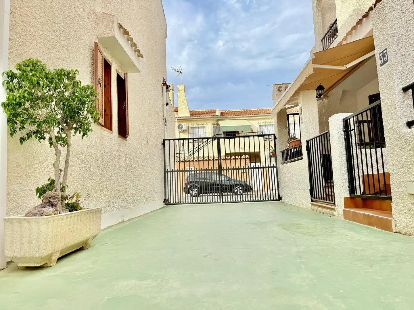 Vista exterior de Casa adosada en venda en San Pedro del Pinatar amb Aire condicionat, Calefacció i Jardí privat