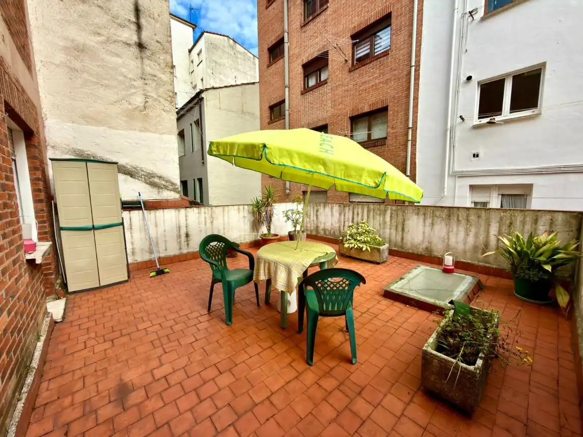 Terrassa de Pis en venda en Gijón  amb Traster