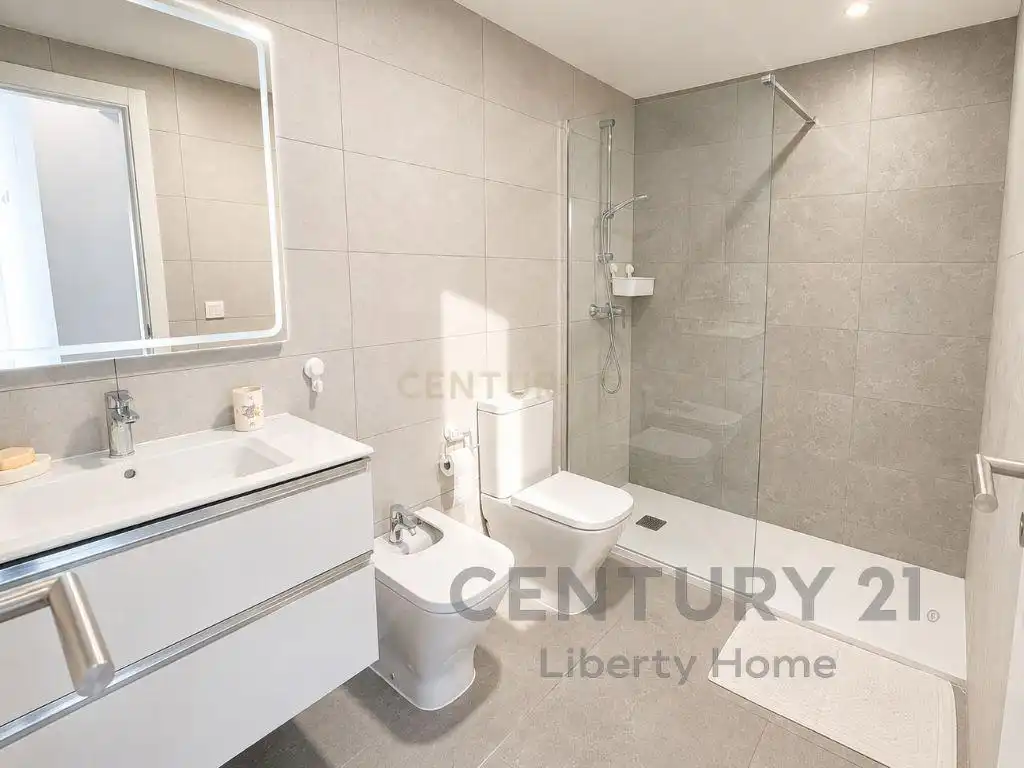 Bany de Apartament de lloguer en Valencia amb Aire condicionat, Jardí privat i Forn