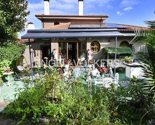 Terrassa de Casa o xalet en venda en Medio Cudeyo amb Calefacció, Jardí privat i Piscina