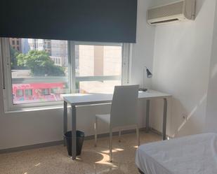 Bedroom of Flat to share in  Valencia Capital  with Air Conditioner and Terrace