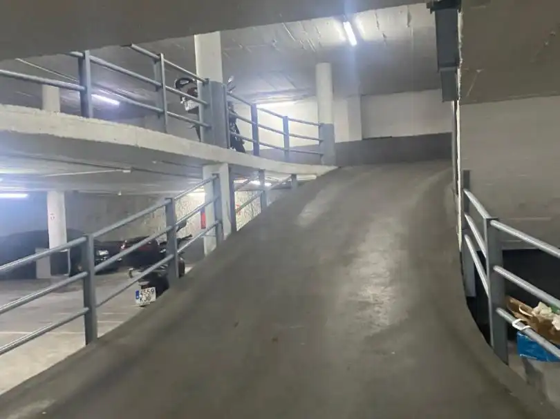 Parkplatz von Garage zur Miete in Badalona
