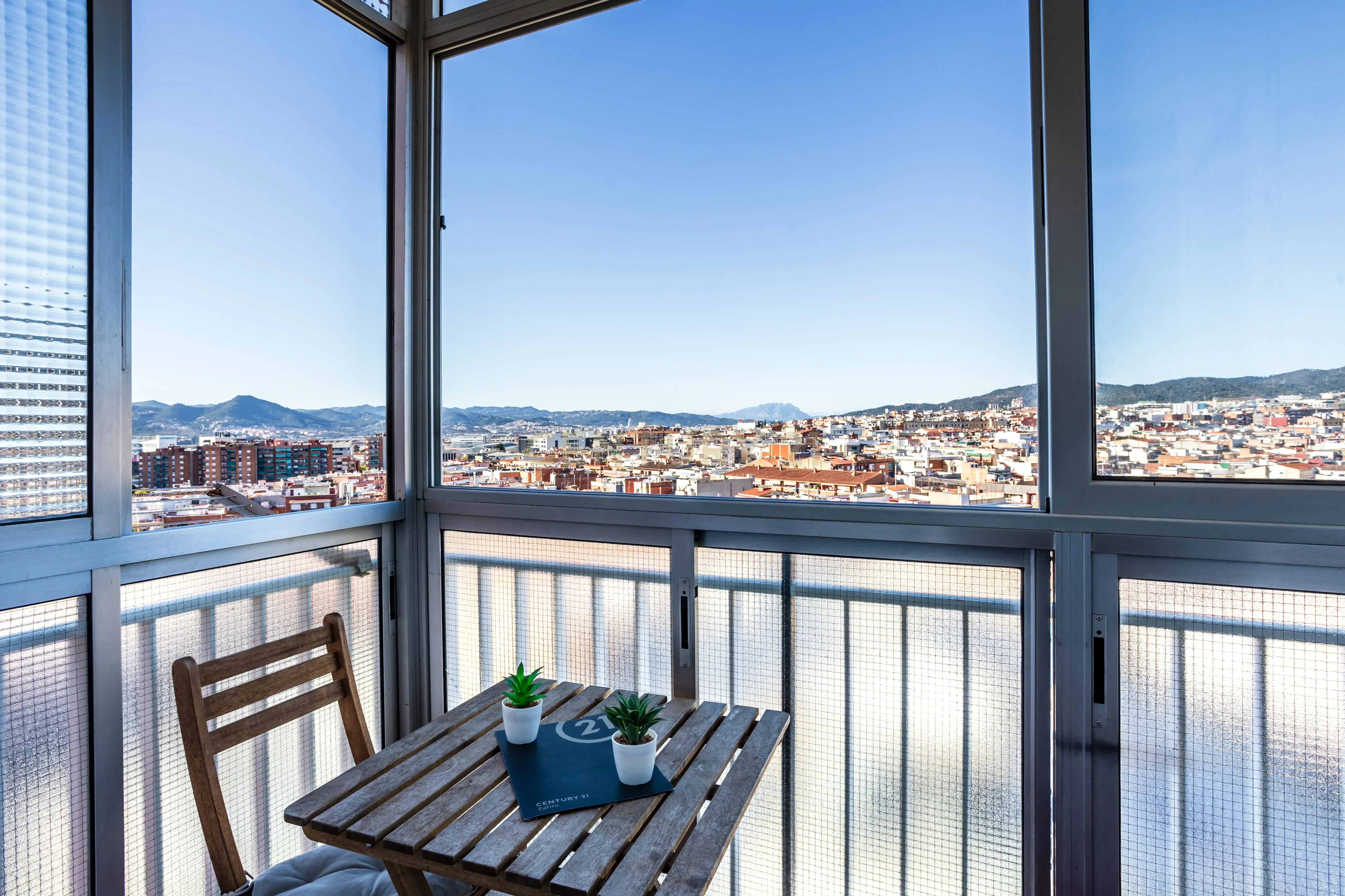 Terrassa de Apartament en venda en Cornellà de Llobregat amb Aire condicionat i Balcó
