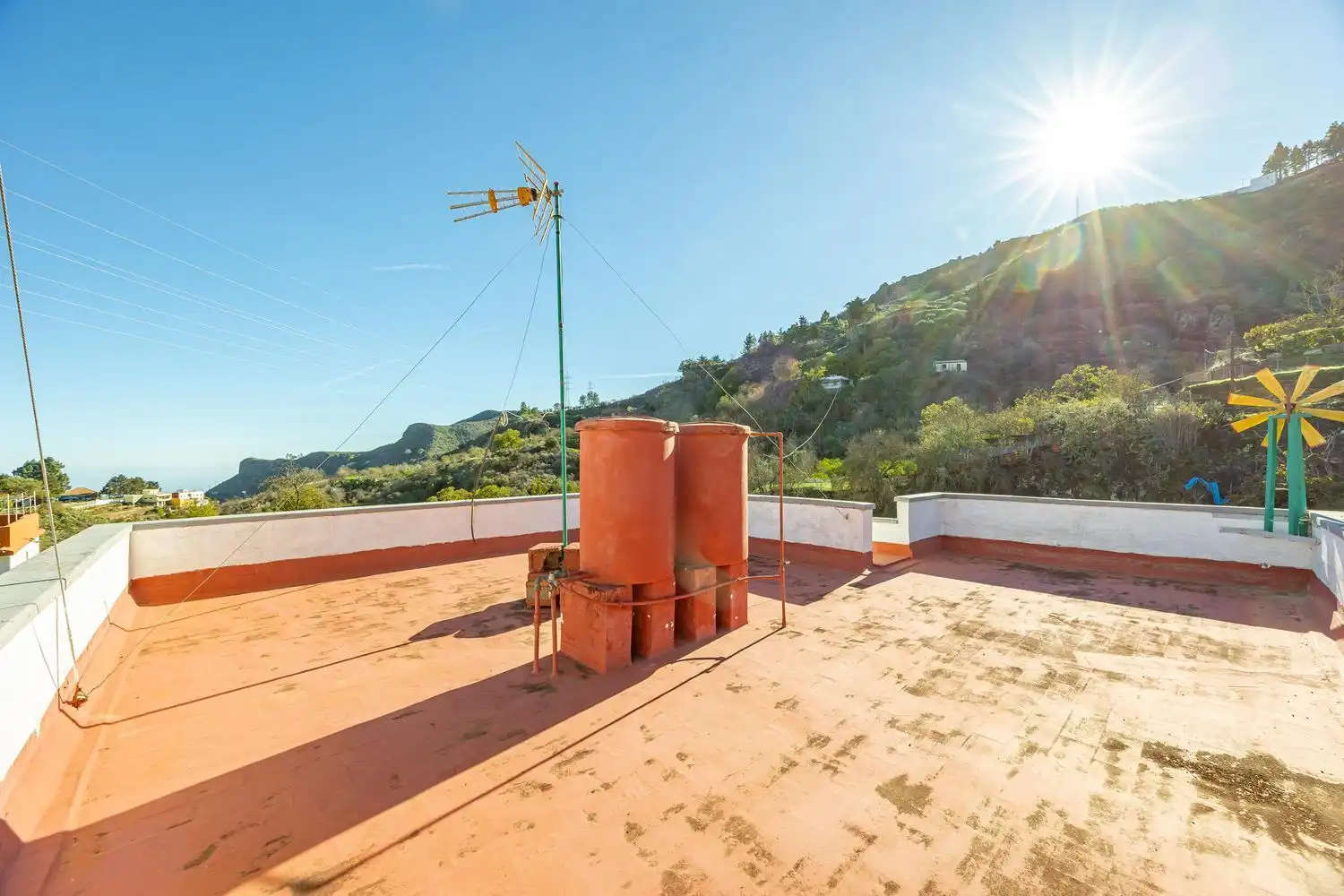 Vista exterior de Casa o xalet en venda en Vega de San Mateo amb Jardí privat i Terrassa