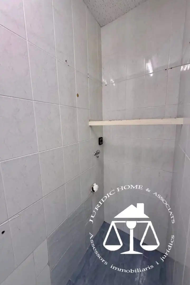 Bany de Pis en venda en Barcelona amb Calefacció i Terrassa