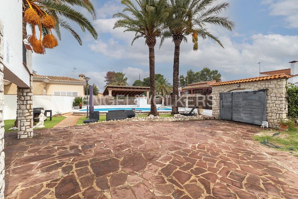 Vista exterior de Casa o xalet en venda en Carcaixent amb Aire condicionat, Calefacció i Jardí privat