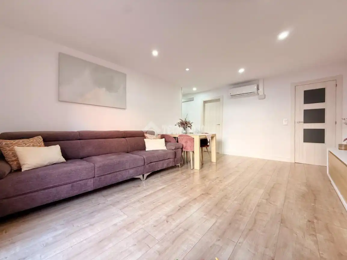 Sala de estar de Piso en venta en Sant Boi de Llobregat con Aire acondicionado, Terraza y Trastero