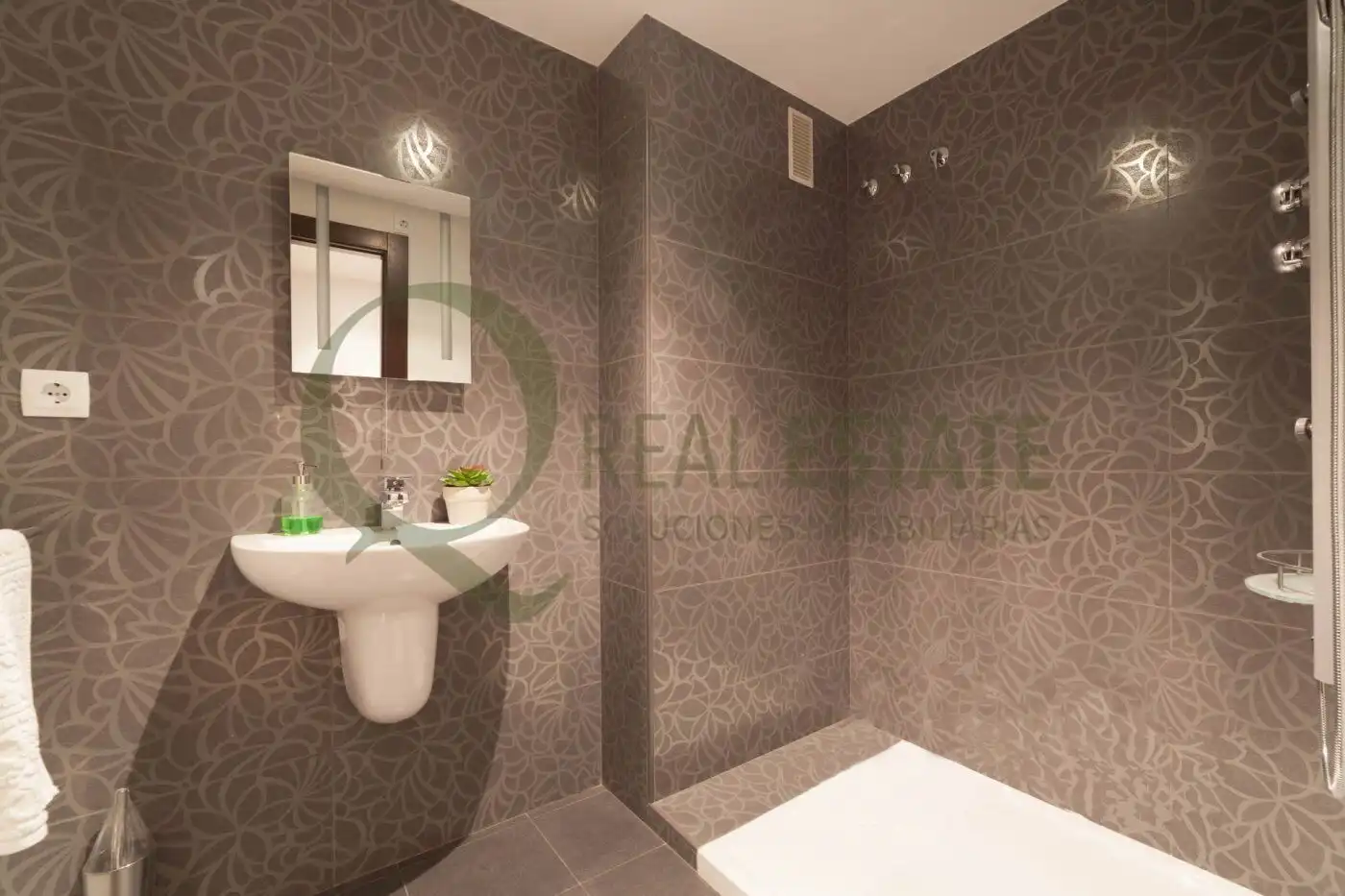 Bathroom of Flat for rent in Alicante / Alacant  with Heating, Terrace and Furnished