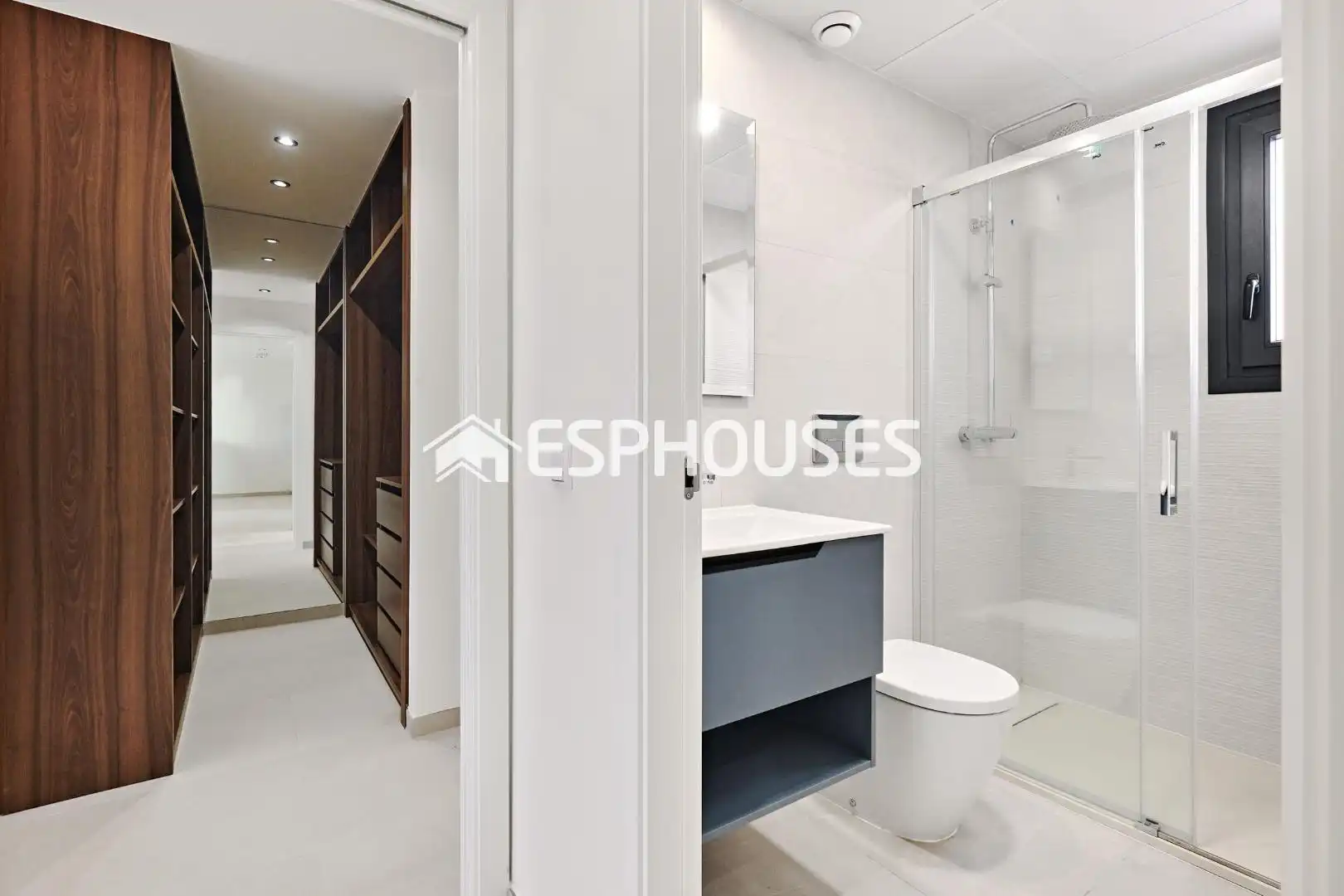 Baño de Ático en venta en Torrevieja con Aire acondicionado, Terraza y Amueblado