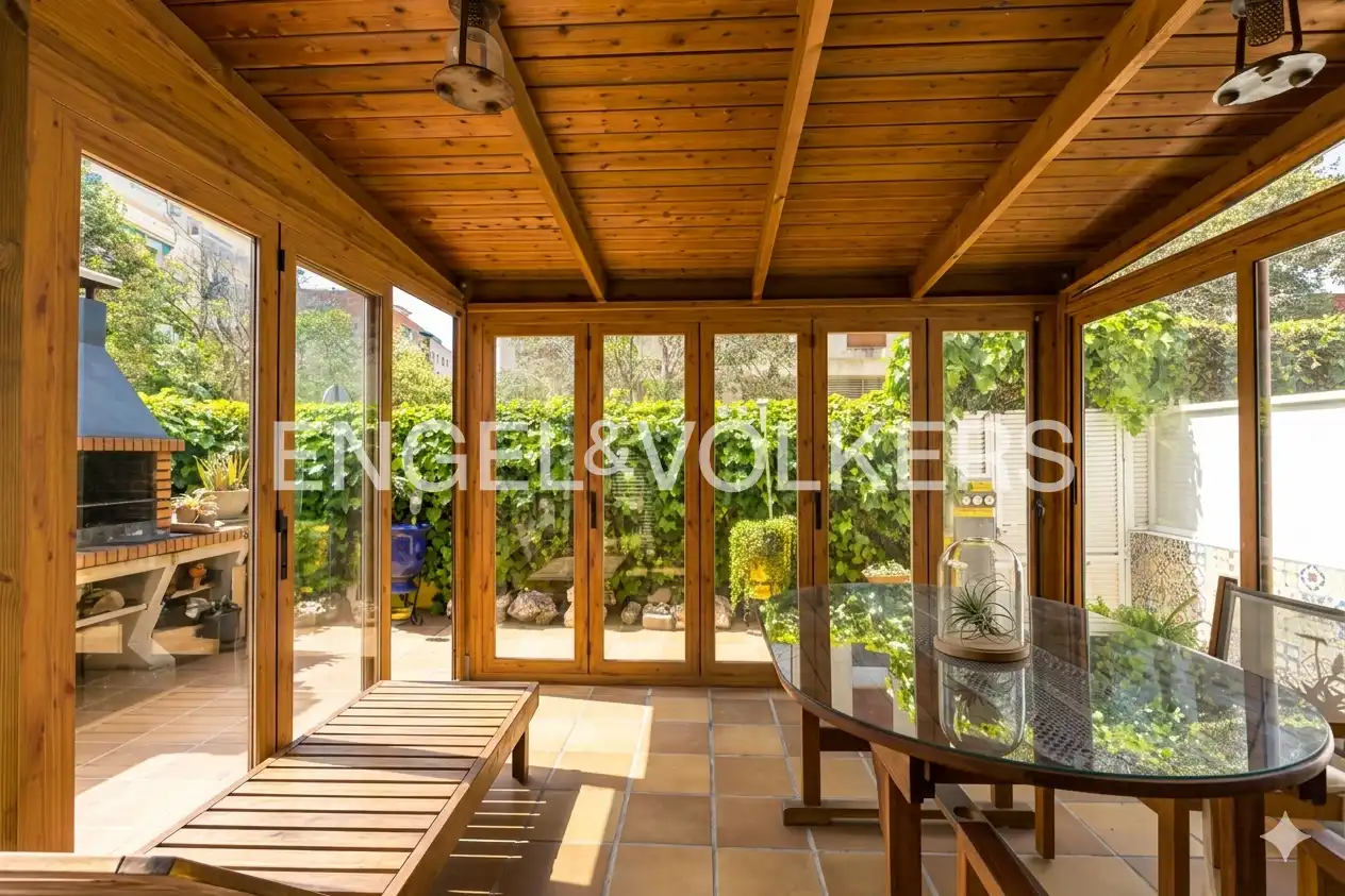 Terraza de Casa o chalet en venta en Vilanova i la Geltrú con Aire acondicionado, Calefacción y Jardín privado