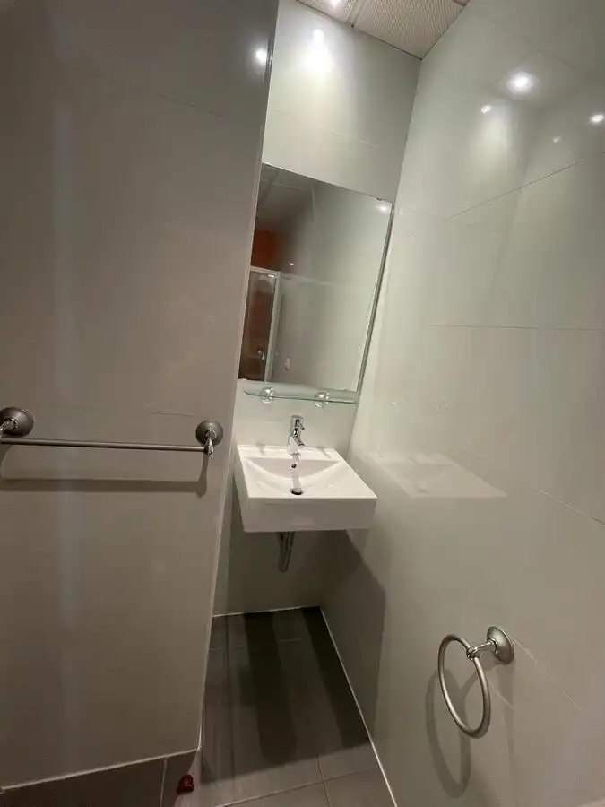 Bany de Apartament de lloguer en Granada amb Aire condicionat, Calefacció i Moblat